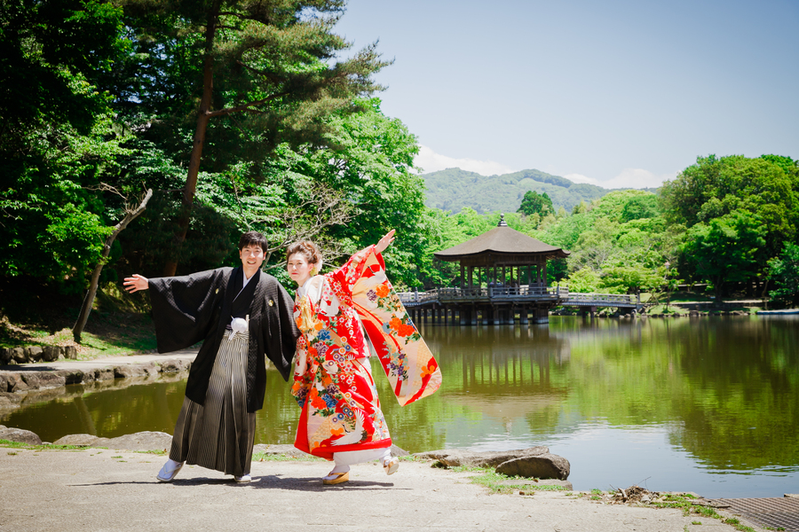 Nara Park ริมบ่อน้ำในสวนสาธารณะนารา